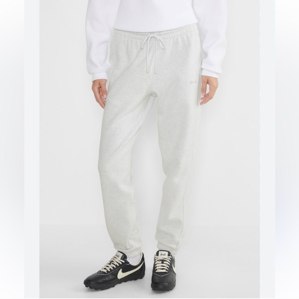 Aritzia TNA Sweatfleece Cozy Fleece Boyfriend Fit Cream Jogger Sweatpants. XXS